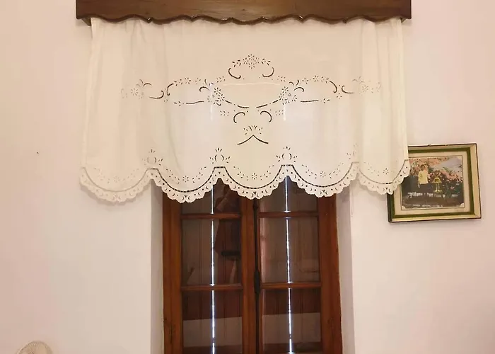 το πέτρινο αρχοντικό * Афиссос