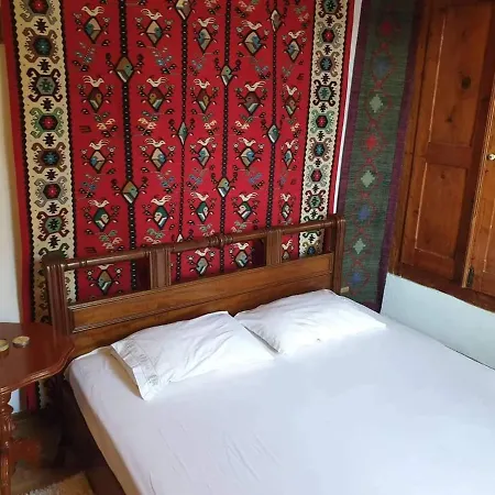 το πέτρινο αρχοντικό *